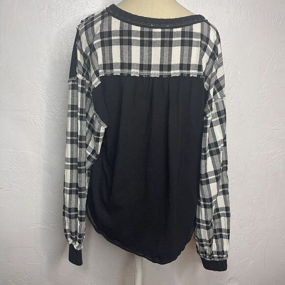 Umgee Oversized Black Gingham Buttons Oversized V Neck Raw Hem - Picture 7 of 11